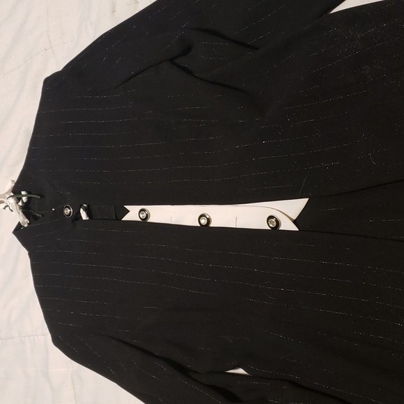 Suit - Picture 3 of 5